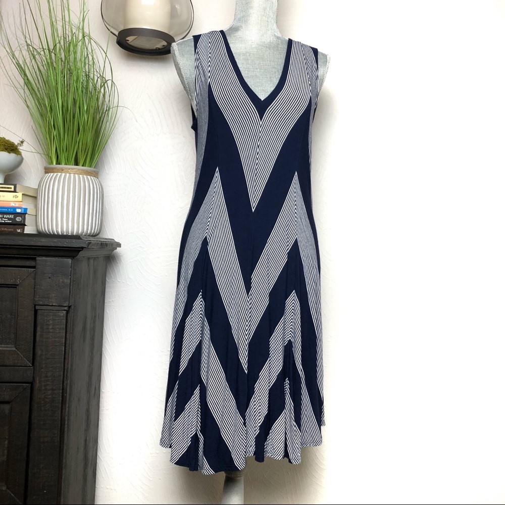 MAX EDITION I V-Neck Navy Sleeveless Dress